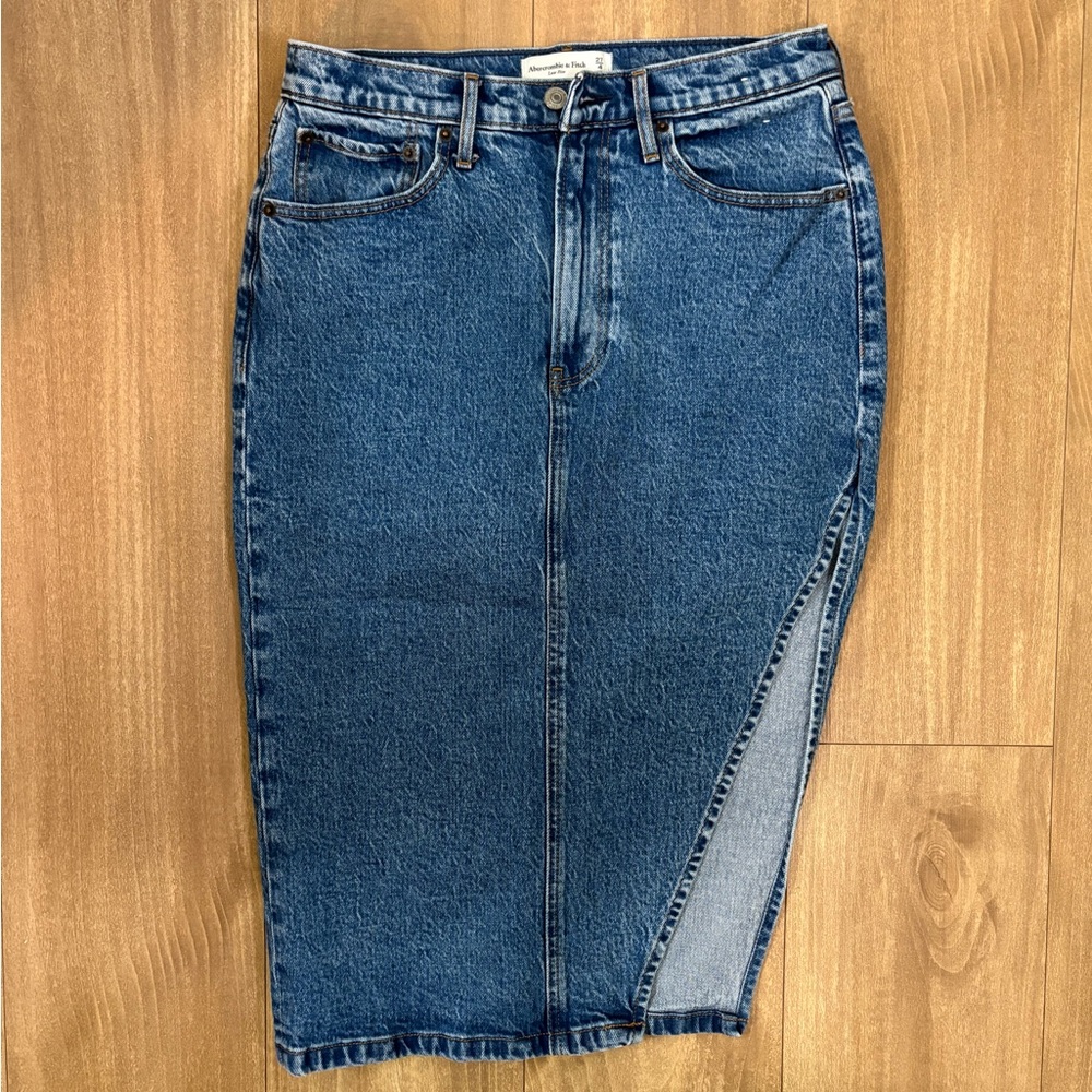 Abercrombie & Fitch Low Rise Denim Skirt